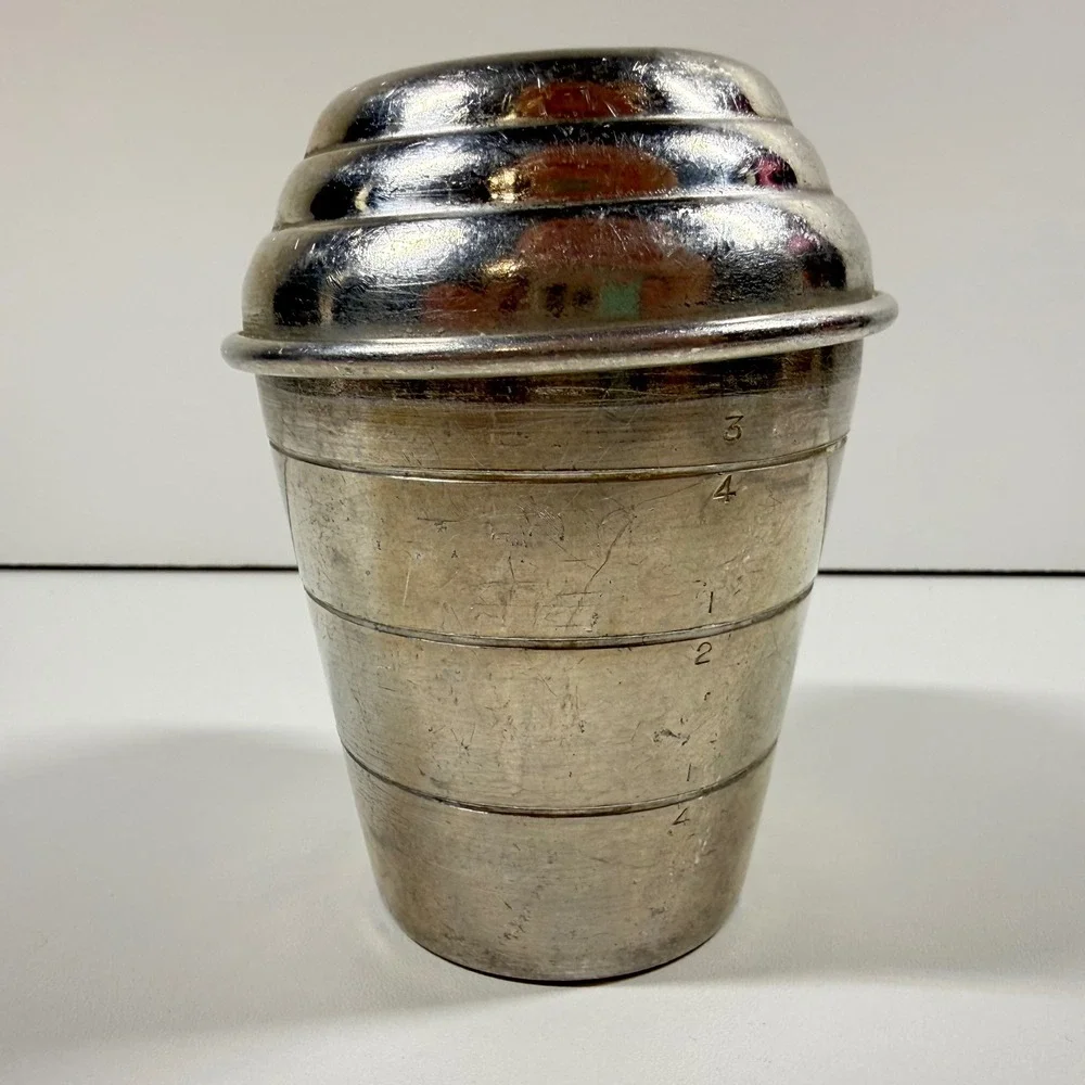 Vintage Mirro Aluminum Gravy Shaker Beehive Lid 1 Cup 2623 M Made in USA MCM